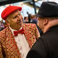 Jacob Haugaard bliver både æresgæst til kunstudstillingens fernisering og konferencier ved Musikfestival for mennesker med handicap i Arena Randers 13. august 2025. Foto: Jakob Lerche Fotografi
