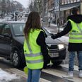 Skolepatruljen på Skanderborg Realskole tog de nye veste i brug med det samme. Foto: Susanne Secher