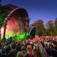 Aftenkoncerterne er et af Smukfests store trækplastre, men i år skal gæsterne ikke kun finde den næste koncert. De skal også finde de nye steder i skoven. Foto: Per Bille