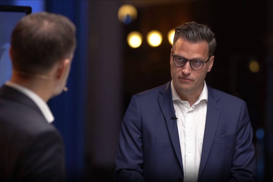Med kort aftræk blev et hastemøde mellem Mærsk og borgmesteren sat i stand, efter rederigiganten oplyste, at den var på vej med et høringssvar til havneudvidelsen. Ingen vil fortælle, hvad der blev talt om på mødet. 