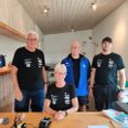 Sammenholdet blandt de frivillige til Kattegat Cup er noget særligt, mener Søren Graversen (t.v.) Resten af holdet på campingområdet fra venstre mod højre: Helle Graversen, Flemming Pedersen og Kent 'Altmuligmand' Mortensen. Foto: Søren Brunsgaard Ladefoged.