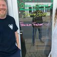Per Bo og Johanna Branque ved åbningen af Susannes Bistro & Købmand den 1. september 2023.Nu rykker parret til Frankrig, men inden da håber de, at andre i deres vennekreds eller lokale iværksættere vil købe forretningen. Arkivfoto: Lars Norman Thomsen.