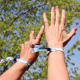 Armbåndet finder du på flere festivaler i de østjyske denne sommer. Pressefoto