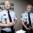 Kim Kliver, politiinspektør og Søren Ravn-Nielsen, vicepolitiinspektør ved Sydsjælland og Lolland-Falsters Politi, afholder pressemøde og orienterer om efterforskningen af drabene fra Ruds Vedby og Vemmelev, og deres dialog med Midt og Vestsjællands politi omkring et lignende drab i Odsherred området.