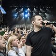 Mike Skinner holdt sig tæt til publikum ad flere omgange.