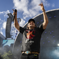 Lukas Graham fik tusindvis af gæster på Bøgescenen med på fællessang, da han endnu en gang viste, hvorfor han hører hjemme blandt de store Smukfest-navne. Foto: Mike Madsen