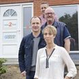 Bagerst Tovholder Preben Christensen Easy2Find, Lars Simonsen, der er formand for Hadsten Handel, Lars Enø, der formand for Hinnerup Handelsstandforening, samt formand for Hammel Handel Pia Damsgaard, mødtes til en fælles session for at fejre gavekortets komme.