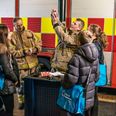 KFUM-spejderne i Stilling er blevet trænet i, hvordan man tester en røgalarm, hvordan man skifter batteri på den, og hvordan man opsætter en ny røgalarm. Nu er de klar til at gå på patrulje på søndag.