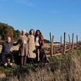 Iben Munk, Karsten Munk, Marcela Martins og Cecilie Lanken har sammen taget 15 hektar landbrug ud af drift, der hører til deres gård, Rødegaard. Det er nu stedet et stort naturareal. Pressefoto
