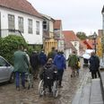 Jævnligt inviterer Handicaporganisationer politikerne i Syddjurs til at prøve at være 'handicappet for en dag' og på egen krop opleve, hvilke udfordringer det giver. Nu kommer Handicaprådet med en helt konkret opfordring, men en lokalplan kan stå i vejen for at også gang- og synsbesværede kan få glæde af Ebeltofts gamle bydel. Arkivfoto