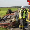 Bil landede på taget efter solouheld på Kastbjergvej.