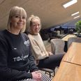 Christina 'Muddi' Nielsen, til venstre, og Lene Klem skaffede fondsmidler og har indrettet den nye ungdomslounge i XL Byg Arena. Foto: Anette Bonde.