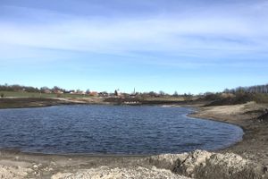 Borgerdrevet projekt skaber rekreativt område ved ny-anlagt sø i landsbyen. Mandag 13. maj gør Morten DD de lokale klogere på vild natur. 