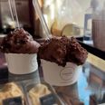 Vi har smagt på andre varianter af is end de klassiske som vanilje, jordbær og chokolade. Blandt andet denne fra Mammis Gelato, som smager af den-du-ved-nok-kagen. Foto: Sten Brøgger