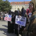 Det medførte demostration i Aarhus, da tildækningsforbuddet i sommer trådte i kraft.