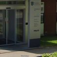 Jobcenter Favrskov holder til i administrationsbygningen i Hadsten. Foto: Google Maps