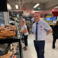 Uddeler Bjarke Mikkelsen fremhævede på generalforsamlingen, at der trods det, at et større kontingent af butikker er lukket de seneste år, er der fortsat liv i Kolind. Arkivfoto