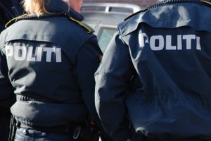 Synet af politiet mildnede ikke ligefrem en 27-årig aggressiv mands humør.