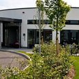 Samlingen af demensindsatsen i Glesborg åbnede i april sidste år. Flere pårørende er dog dybt fortvivlede og i afmagt over problemerne ved at kunne besøge deres kære. Foto: Norddjurs Kommune