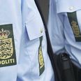 De to mænd var tiltalt for at have overfaldet en tredje mand 20. november 2017 ved Ådalens Efterskole. Tiltalen lød blandt andet på kvælertag, slag i ansigtet med albue, tramp i hovedet samt spark på kroppen. Genrefoto