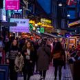 Natten til søndag blev en 36-årige rumæner anholdt og sigtet for at stå bag en lang række iPhone-tyverier i Jomfru Ane Gade i Aalborg. Arkivfoto: René Schütze