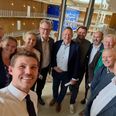 »Vi smiler, for der er nyt at fortælle om arbejdet for bedre infrastruktur i Østjylland – med mindre kø og bedre kollektiv trafik,« skriver Anders Winnerskjold på Fecebook. Foto fra Facebook