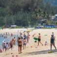 Danskernes rejseplaner for sommerferien hænger i en tynd tråd, og drømmer du om en erstatningsferie til smukke thailandske strande, når coronakrisen har lagt sig, er det forståeligt. Men vent med at bestille, råder forsikringsbranche og forbrugerråd. (Arkivfoto) - Foto: Mladen Antonov/Ritzau Scanpix
