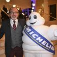 Citydirektør Claus Bech giver thumbs up til byens gastronomi, selvom Aarhus ikke fik nye Michelinstjerner ved årets nordiske uddeling, der fandt sted i Musikhuset Aarhus.