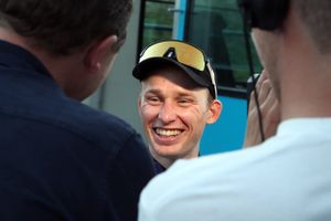 Cykelrytter fra Hadsten flytter til udlandet for at komme videre i karrieren.