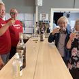 Gæster til 10 års jubilæet i fredags for Ørsted Kro som folkeejet blev budt velkommen med et glas fra de 100 flasker, som blev fundet i en skjult kælder, da renoveringen startede.
