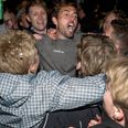 AGF-cheftræner Jakob Poulsen fejre guldet sammen med spillere og fans på natklubben Loulou i Aarhus. Foto: Bo Amstrup/Ritzau Scanpix