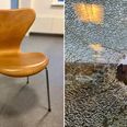 Mellem 30 og 40 stole er natten til fredag forsvundet fra kræftafdelingen på AUH. Foto: Privat.