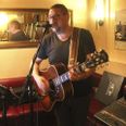 Marius Grønkjær, som mange vil kende fra tv, kan opleves på Musikhuset Aftenstjernen i Grenaa lørdag 7. december.