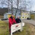 Driftslederne Svend Eide Arvesen (Thorsager) og Torben Chr. Olsen (Rønde) ved onsdag 25. marts om andelshaverne i Rønde Fjernvarme vil nikke ja til en fusion med Thorsager fra årsskiftet. Foto: Lars Norman Thomsen