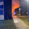 Brandvæsenet har kæmpet med flammerne helt frem til morgenstunden. Foto: Presse-fotos.dk
