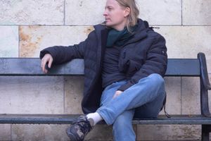 Der er intet antikvariatisk over de tre unge talenter, der i kælderen på Trøjborg vil tale om køn, krop og nærvær.