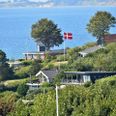 Stort udlejningssommerhus forstyrrer i grønt og fredeligt kvarter i Ebeltoft. Det har fået naboen til tasterne med en opfordring til kommunen. Billedet her stammer fra et andet område ved Ebeltoft. Arkivfoto