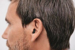 Ny forskning indikerer, at ubehandlet høretab kan øge risikoen for at udvikle demens. Hornslet Apotek inviterer alle til at få taget en gratis høretest 3. april.