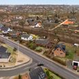 Hadsten by er et af de dyreste steder at købe bolig i Favrskov Kommune. Det er dog væsentligt billigere, end hvis du kører fem km mod syd til Hinnerup, hvor et almindeligt parcelhus er omkring en mio. kr. dyrere end i Hadsten. Foto: Danbolig Hadsten