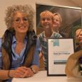I år blev den velfortjente vinder Mette Bro Lindblad fra Thorsager Rønde IF Fitness– og hun tog med sit bredeste smil imod prisen på DGI Østjyllands årsmøde. Foto: Presse