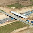 Motorvejen spærres mellem 57 Horsens S og 56b Horsens C i weekenden den 13. + 14. juni da den gamle bro på Korningvej skal rives ned. Foto: Aerodan/Vejdirektoratet