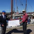 Veteranskibet 'Skødshoved' har modtaget 3000 kroner fra Ebeltoft Marineforening til vedligeholdelse af skibet. Foto: Ebeltoft Marineforening