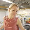 Sarah Høi, galleriejer ved Hørning, med 58 kunstnere i stald. Hun går meget op i at pille snobberiet ud af kunsten. Den skal være i øjenhøjde for både børn og voksne, mener hun.