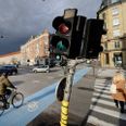 På mange københavnske veje må biler i fremtiden efter alt at dømme kun køre 40 kilometer i timen. Det gælder bl.a. på Jagtvej, hvor der er sket mange ulykker i krydset ved Ågade. Arkivfoto: Jens Dresling.