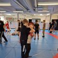 Den lokale brydeklub var rykket ind på Søndervangskolen til motionsdagen. Privatfoto
