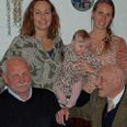 På billedet ses siddende fra venstre: Volmer, 2. generation og fødselaren Jørgen Haumand. Stående fra venstre: Nanett, 3. generation, Aya, 5. generation og Julie, 4. generation. Privatfoto
