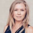 Lilje Windbirk, instruktør og manuskriptforfatter, peger på, at egnsspillet både er en stærk fortælling og det er samtidig med til at bygge broer i lokalområdet. Foto: Hein Photography,