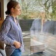 Louise Rasmussen fik en form for fødselsdepression i tiden efter fødslen af hende og kærestens søn. Hun tænker tilbage på en tid, hvor hendes krop stressede over ikke at have kontrol over livet med en baby. Foto: Katrine Friis.