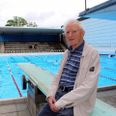 Knud Jørgensen på sit elskede Aarhus Svømmestadion, hvor han har tilbragt et hav af timer de seneste 65 år.