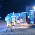 Ingen kom til skade, da der var ild i nogle paller ved hardballbanen i Brabrand. Foto: Presse-fotos.dk